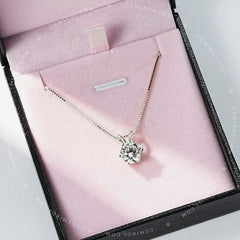 The Éclat Moissanite Necklace