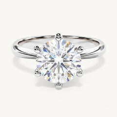 The Éclat Moissanite Ring