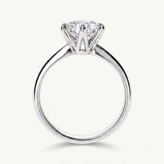 The Éclat Moissanite Ring