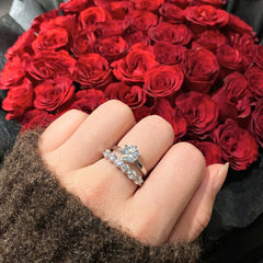 The Éclat Moissanite Ring