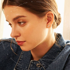 The Éclat Moissanite Stud Earrings