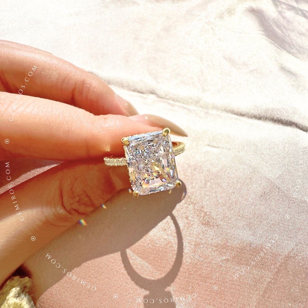 The Aura Ring Gold - Radiant Cut Solitaire with Side Halo