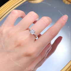 The Échelon Ring