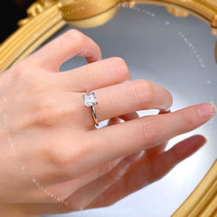 The Échelon Ring