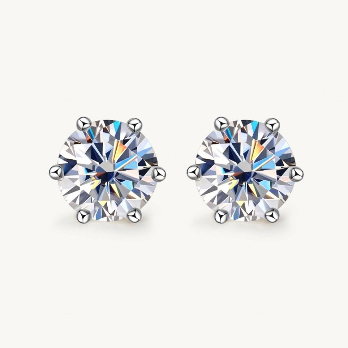 The Éclat Moissanite Stud Earrings