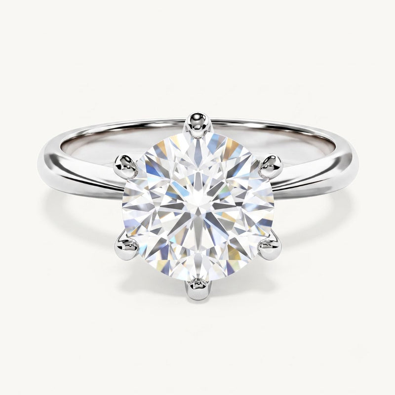 The Éclat Moissanite Ring