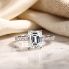 The Élise Moissanite Ring