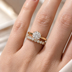 The Eternelle Moissanite Ring - Gold
