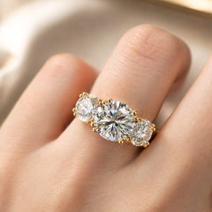 The Reine Moissanite Ring - Gold